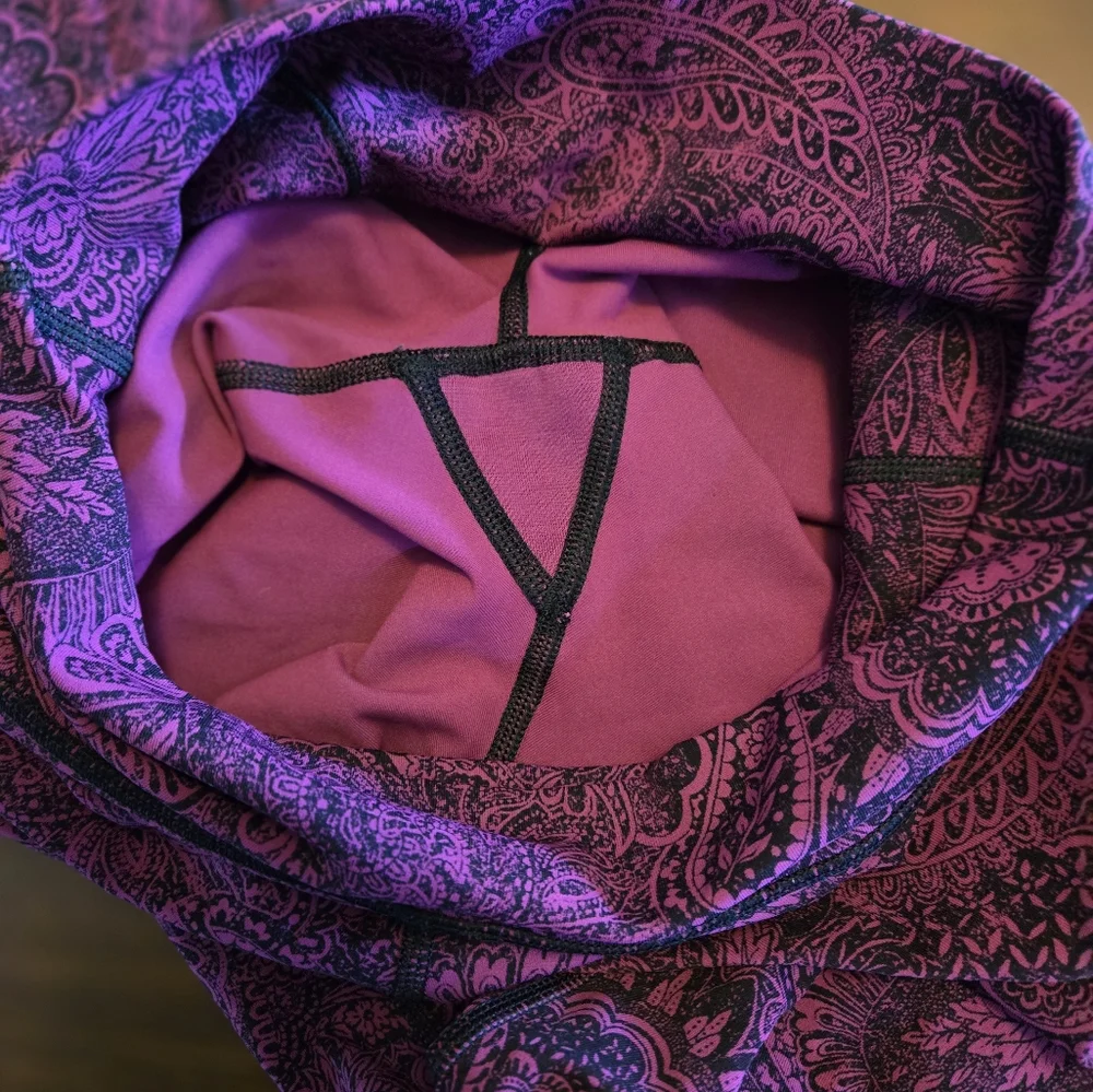 Lululemon Wunder Under Crop Antique Paisley Fuschia/Black paisley‎ leggings, 6